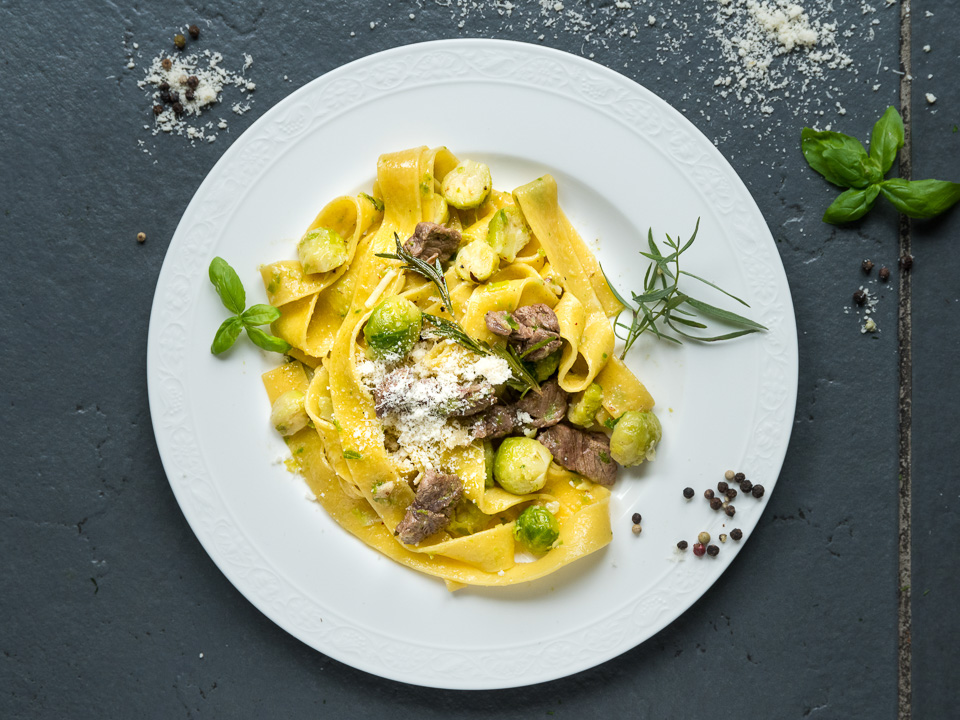 Pappardelle con cavoletti di Bruxelles (Nudeln, Rosenkohl, Rind) Bild zum Rezept: Pappardelle con cavoletti di Bruxelles (Nudeln, Rosenkohl, Rind)
