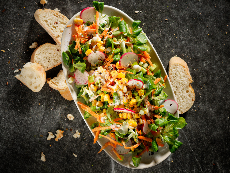 Frühlingssalat mit Buttermilchdressing Bild zum Rezept: Frühlingssalat mit Buttermilchdressing