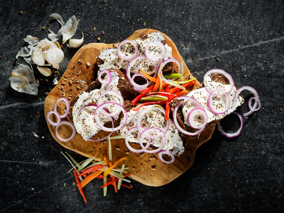 Knoblauchquark auf Brot Bild zum Rezept: Knoblauchquark auf Brot