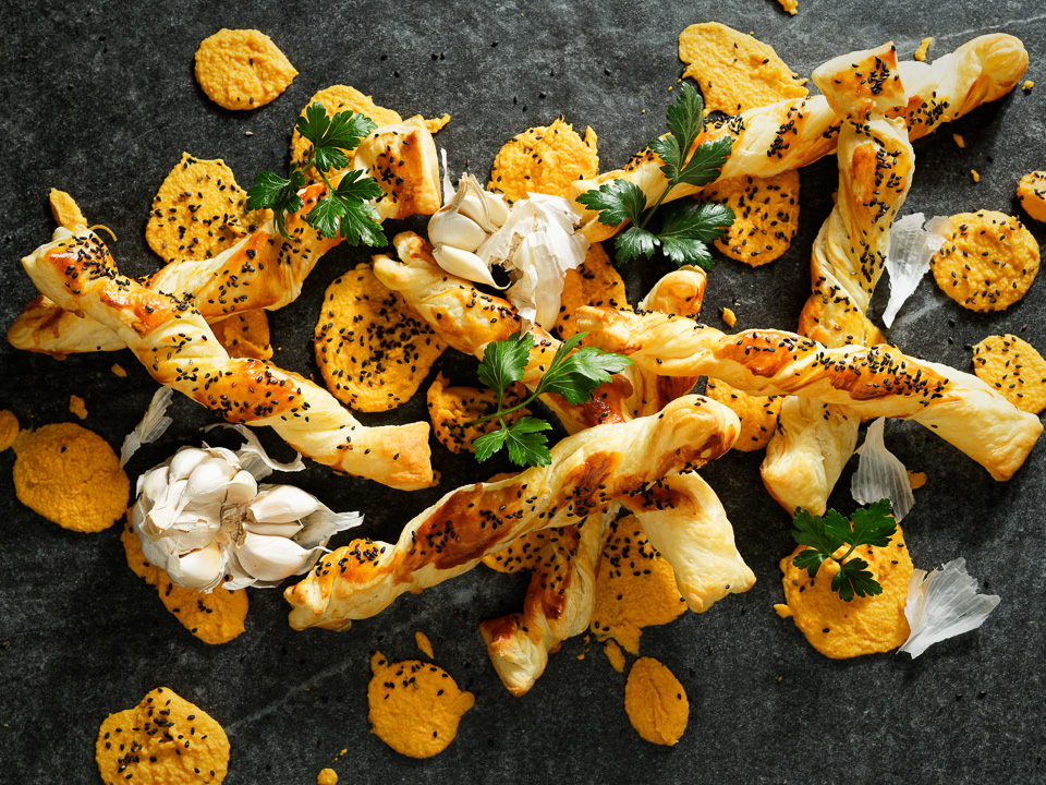 Blätterteigstangen mit Möhrenhummus Bild zum Rezept: Blätterteigstangen mit Möhrenhummus