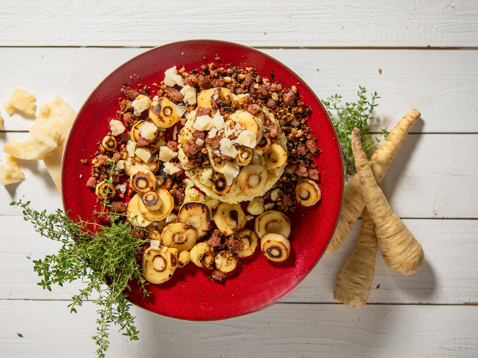 Gebratene Pastinaken mit Pinienkern-Thymian-Topping Bild zum Rezept: Gebratene Pastinaken mit Pinienkern-Thymian-Topping