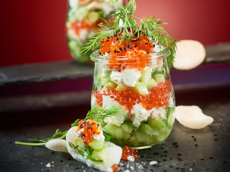 Gurkentatar mit Meerrettich und rotem Kaviar Bild zum Rezept: Gurkentatar mit Meerrettich und rotem Kaviar