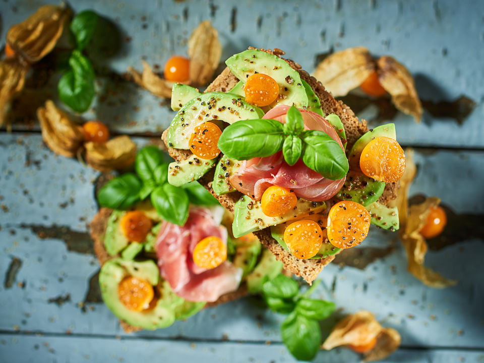 Schinkensandwich mit Avocado und Physalis Bild zum Rezept: Schinkensandwich mit Avocado und Physalis