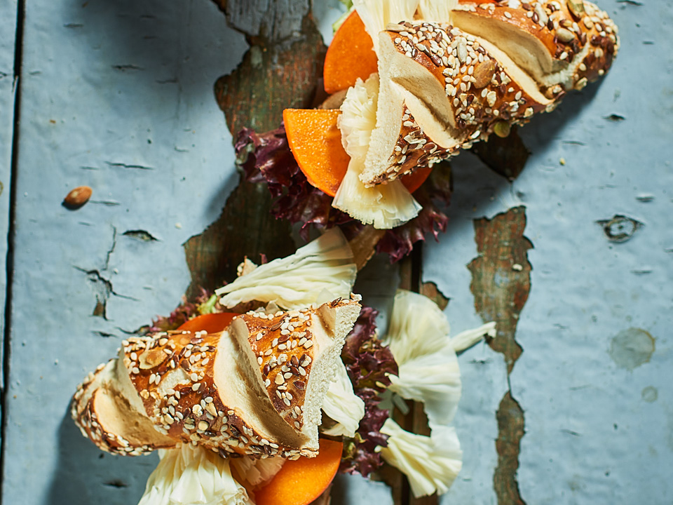 Laugenstangen mit Tête de Moine und Trüffelbutter Bild zum Rezept: Laugenstangen mit Tête de Moine und Trüffelbutter