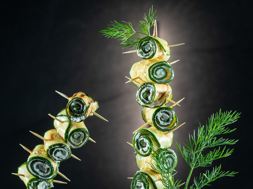 Zucchiniröllchen mit Dill und Walnüssen Bild zum Rezept: Zucchiniröllchen mit Dill und Walnüssen