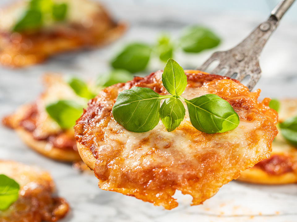 Pizzataler mit Sardellenpaste und Mozzarella Bild zum Rezept: Pizzataler mit Sardellenpaste und Mozzarella