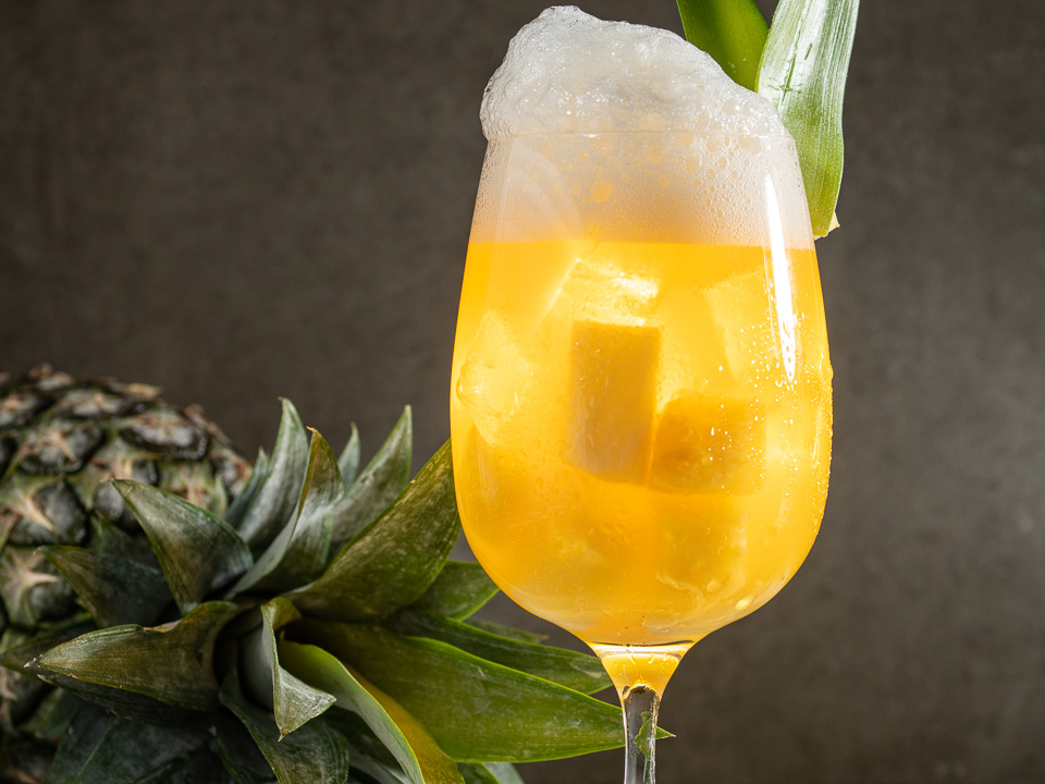 Bierschorle mit Zitrone und Ananas Bild zum Rezept: Bierschorle mit Zitrone und Ananas