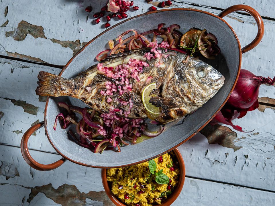 Bild zum Rezept: Gegrillte Dorade mit Couscous-Minze-Salat