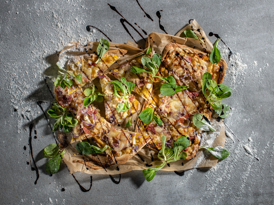 Flammkuchen mit Birne und Schinken Bild zum Rezept: Flammkuchen mit Birne und Schinken