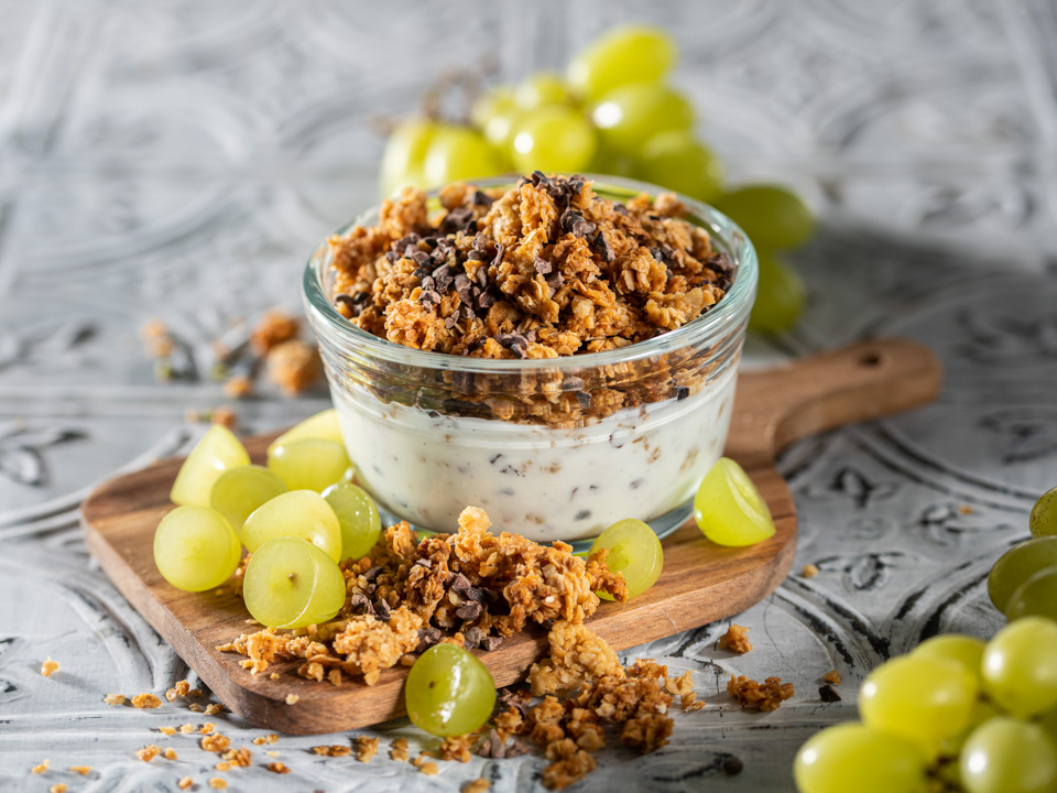 Knuspermüsli mit Trauben und Kakaonibs Bild zum Rezept: Knuspermüsli mit Trauben und Kakaonibs