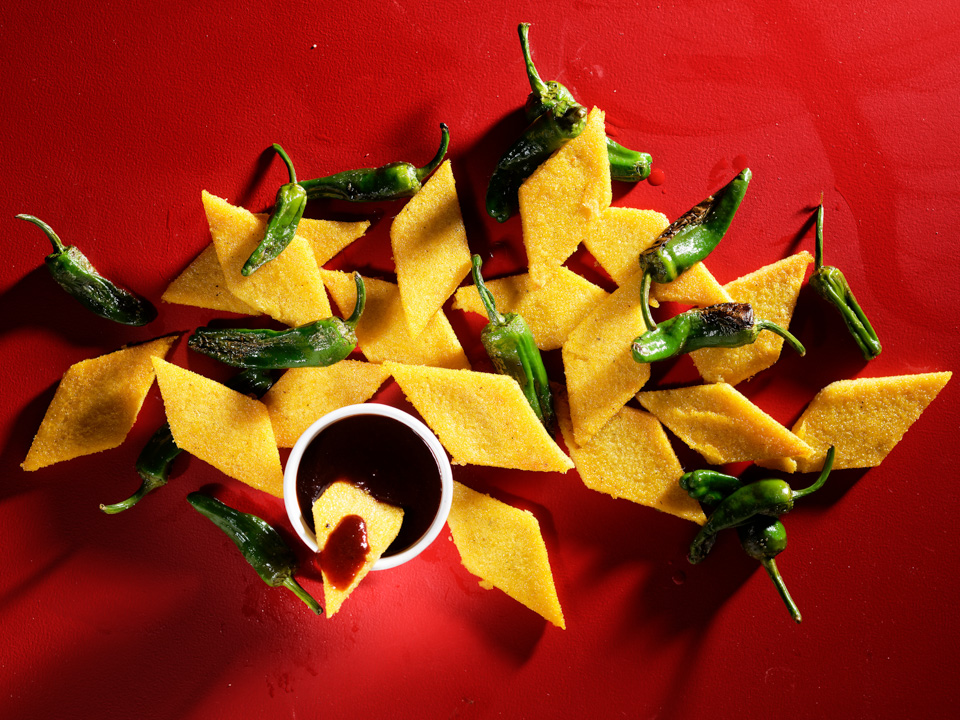 Polenta-Ecken mit Paprika und Chipotle-BBQ-Sauce Bild zum Rezept: Polenta-Ecken mit Paprika und Chipotle-BBQ-Sauce