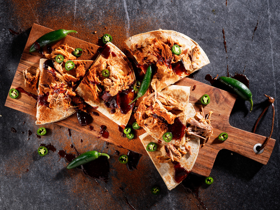 Pulled Pork auf Quesadillas mit Kansas-Style-BBQ-Sauce Bild zum Rezept: Pulled Pork auf Quesadillas mit Kansas-Style-BBQ-Sauce