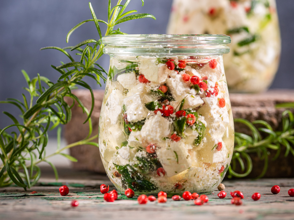 Eingelegter Feta mit Bärlauch und Rapsöl Bild zum Rezept: Eingelegter Feta mit Bärlauch und Rapsöl