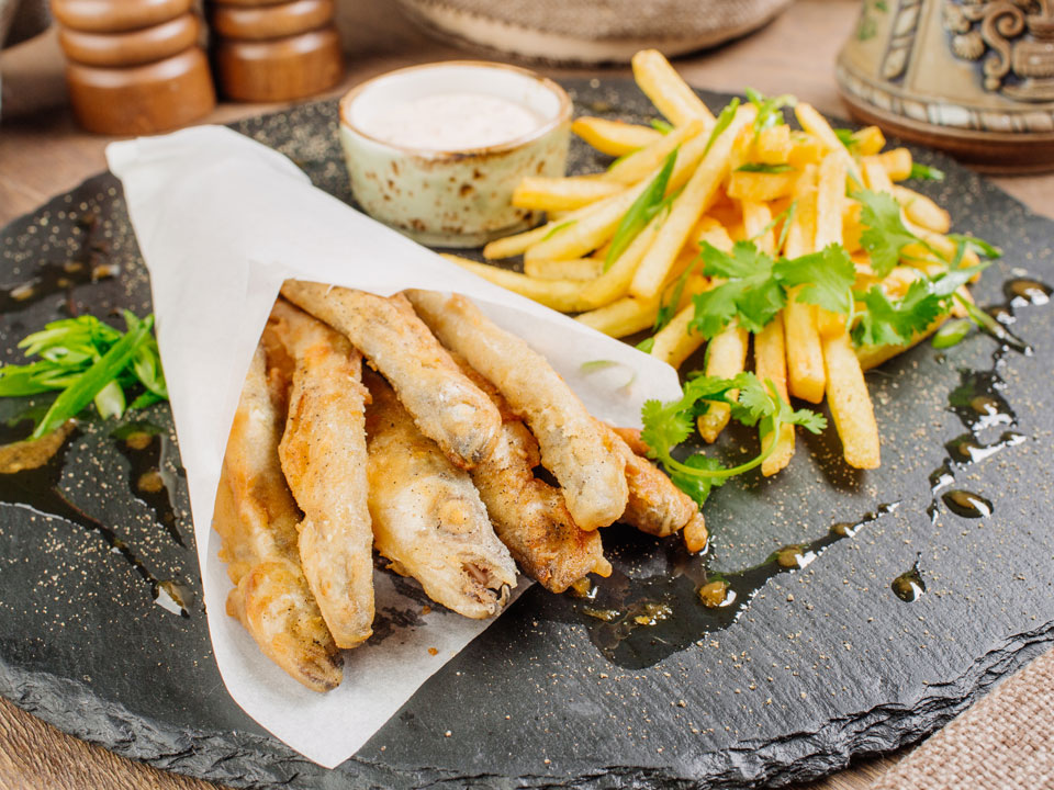 Gebratener Stint mit Pommes frites und Dip Bild zum Rezept: Gebratener Stint mit Pommes frites und Dip