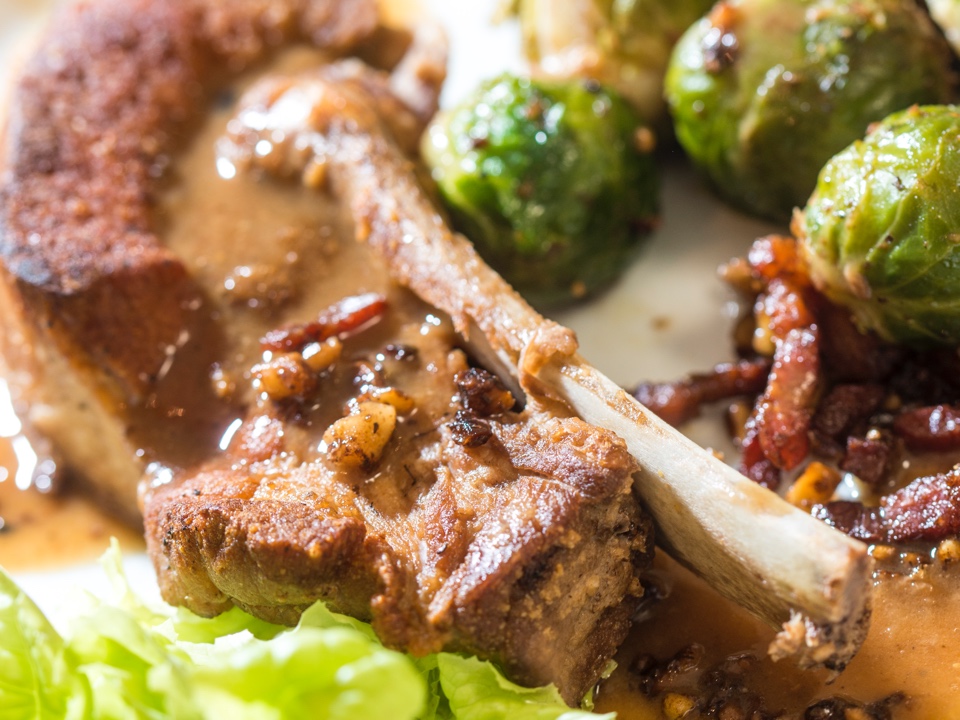 Vlees ribben met bruime saus Bild zum Rezept: Vlees ribben met bruime saus