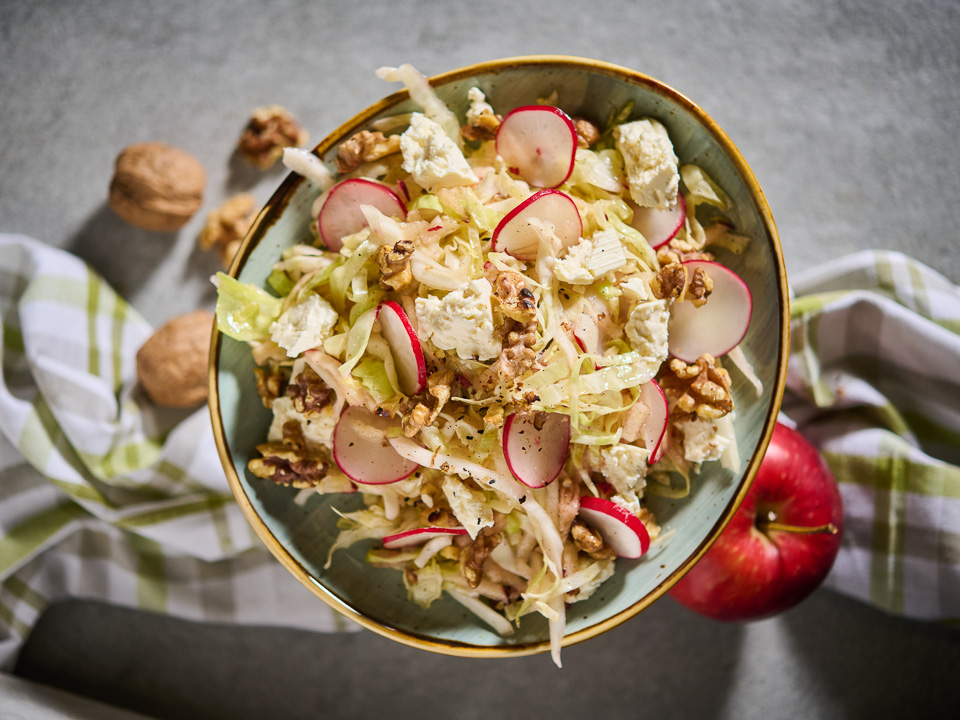 Spitzkohlsalat mit Feta und Apfel Bild zum Rezept: Spitzkohlsalat mit Feta und Apfel
