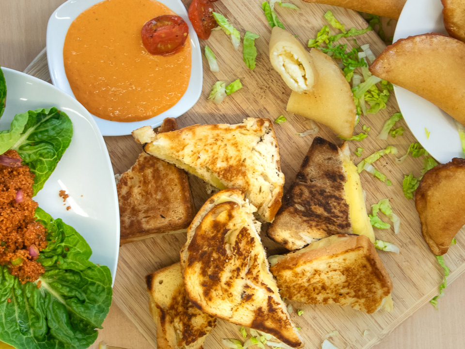 Grilled cheese sandwich with tomato soup (Käsetoast mit Tomatensuppe) Bild zum Rezept: Grilled cheese sandwich with tomato soup (Käsetoast mit Tomatensuppe)