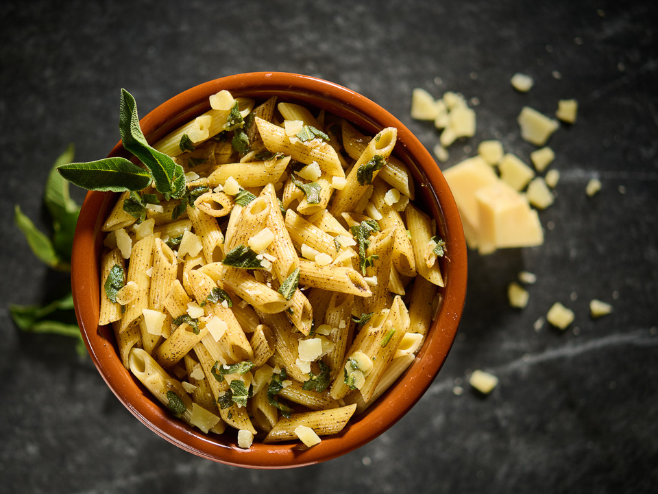 Penne in Knoblauch-Salbei-Butter Bild zum Rezept: Penne in Knoblauch-Salbei-Butter