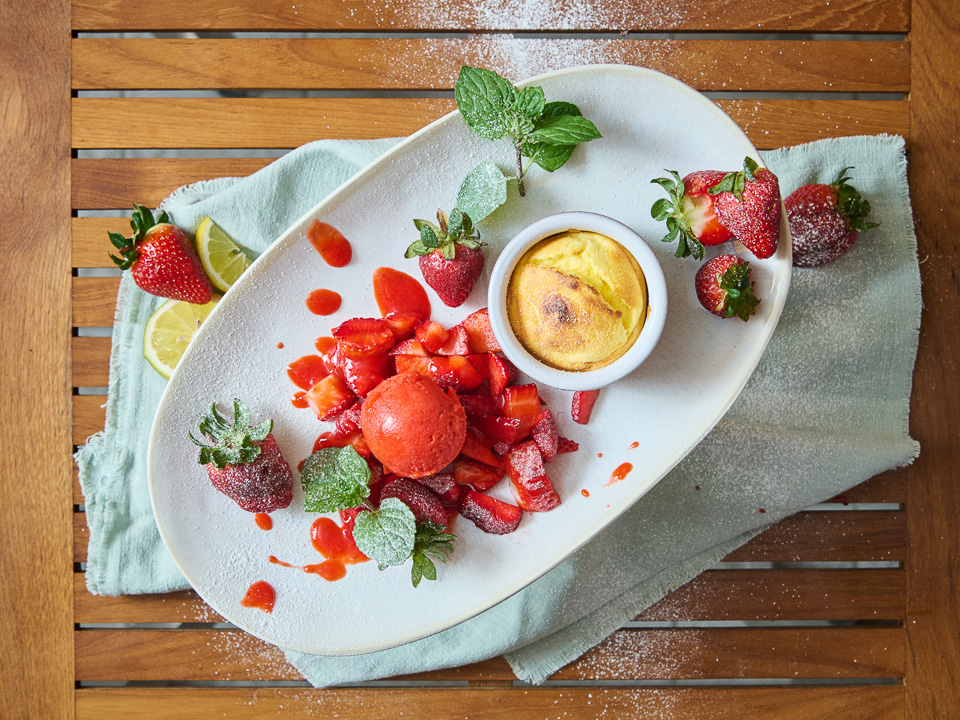 Bild zum Rezept: Soufflés mit Dreierlei von der Erdbeere