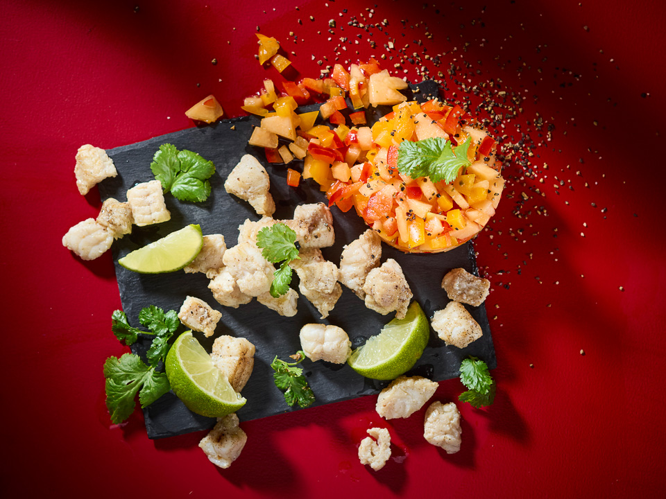 Gegrillte Steinbeißerwürfel mit Melonen-Paprika-Salsa Bild zum Rezept: Gegrillte Steinbeißerwürfel mit Melonen-Paprika-Salsa