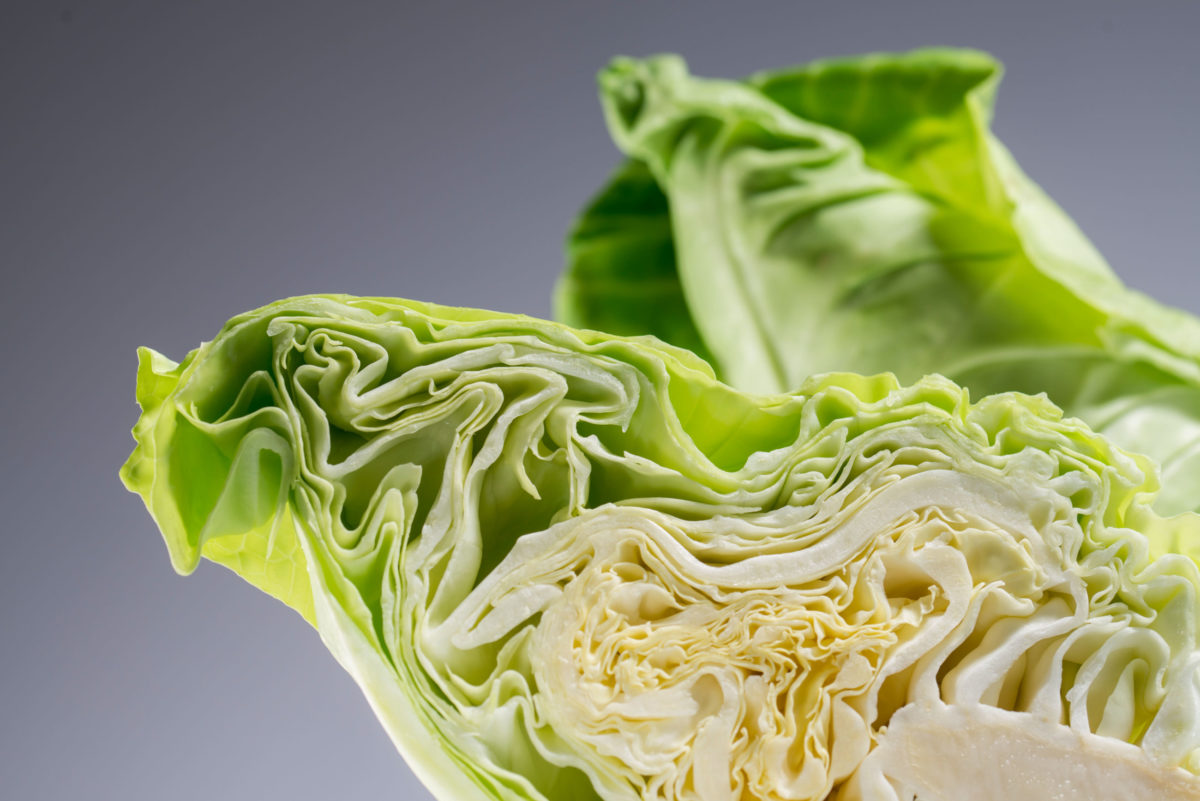 Spitzkohl Spitzkohl ganz und geschnitten.