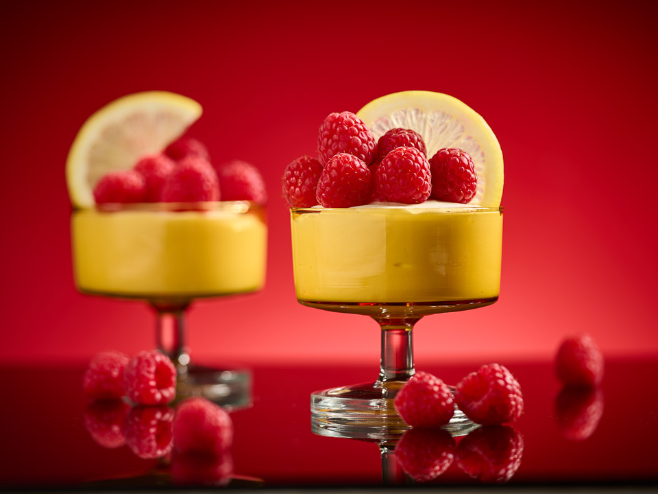 Bild zum Rezept: Himbeeren auf Zitronen-Buttermilchcreme