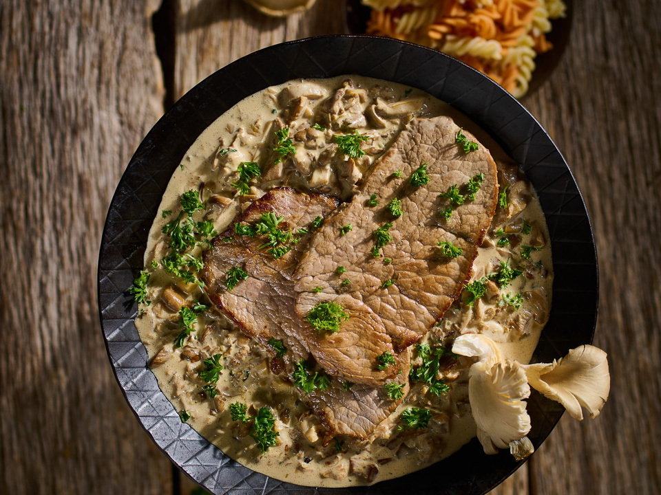 Bild zum Rezept: Kalbsschnitzel in Zitronen-Austernpilzsoße