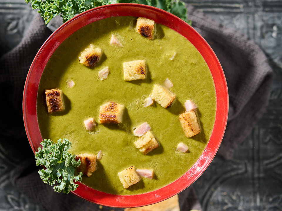Grünkohl-Erbsen-Suppe mit Kasseler Bild zum Rezept: Grünkohl-Erbsen-Suppe mit Kasseler