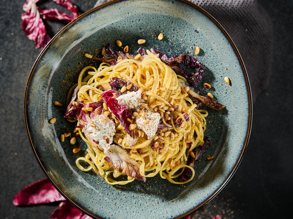 Linguine mit Radicchio und Pinienkernen Bild zum Rezept: Linguine mit Radicchio und Pinienkernen