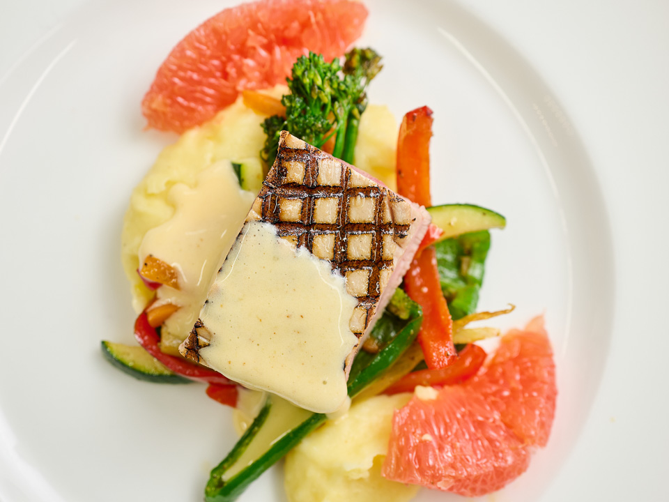 Bild zum Rezept: Thunfisch mit Nussbutterpüree und Sauce Hollandaise