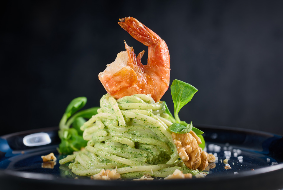 Bild zum Rezept: Spaghetti in Feldsalatcreme mit gebratenen Garnelen