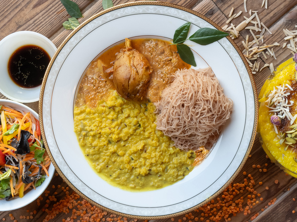 Bild zum Rezept: Kukul Mas Kari saha String Hoppers (Hähnchencurry mit String Hoppers)