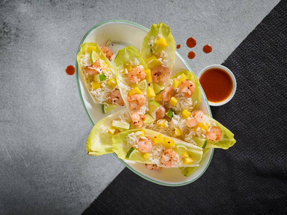 Bild zum Rezept: Chicoréeschiffchen mit Reis und Garnelen