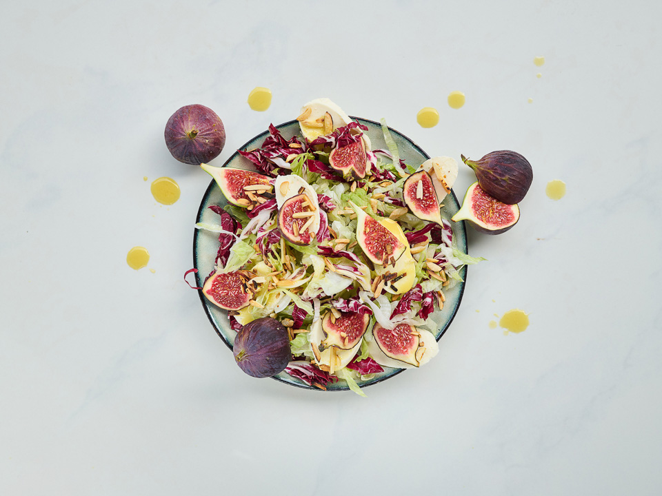 Bild zum Rezept: Mozzarella und Feigen auf Eisbergsalat