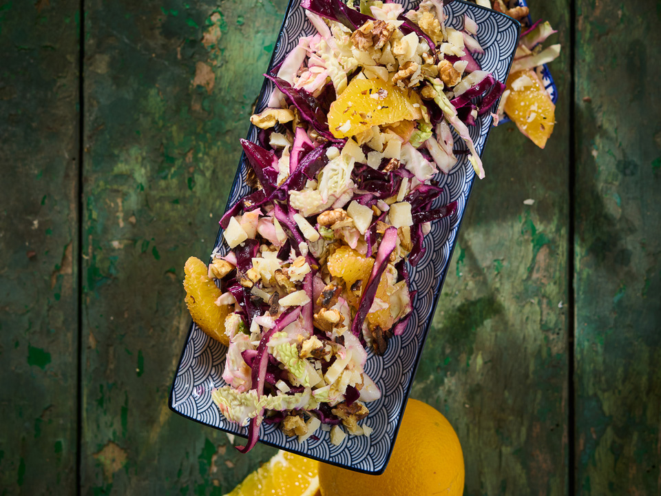 Bild zum Rezept: Gemischter Kohlsalat mit Orangen und Walnüssen