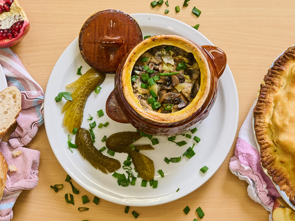 Bild zum Rezept: Zharkoje w Gorschotschki (Eintopf in Tontöpfen)