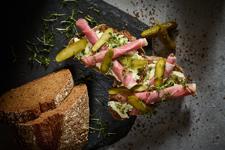 Bild zum Rezept: Frischkäsebrote mit Schinken und Kresse