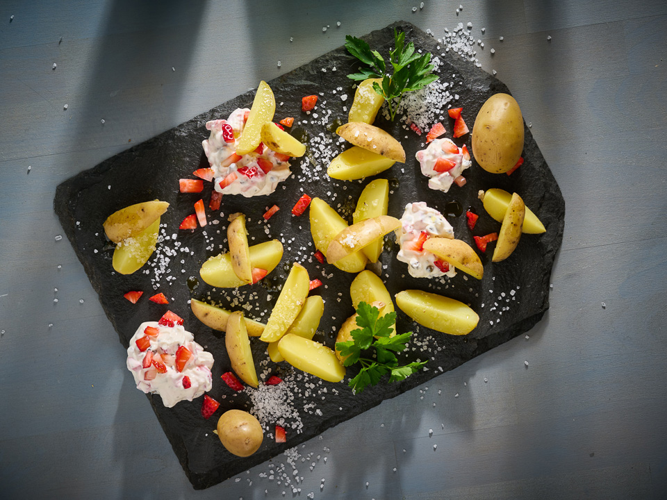 Bild zum Rezept: Pellkartoffeln mit Erdbeer-Pfeffer-Dip