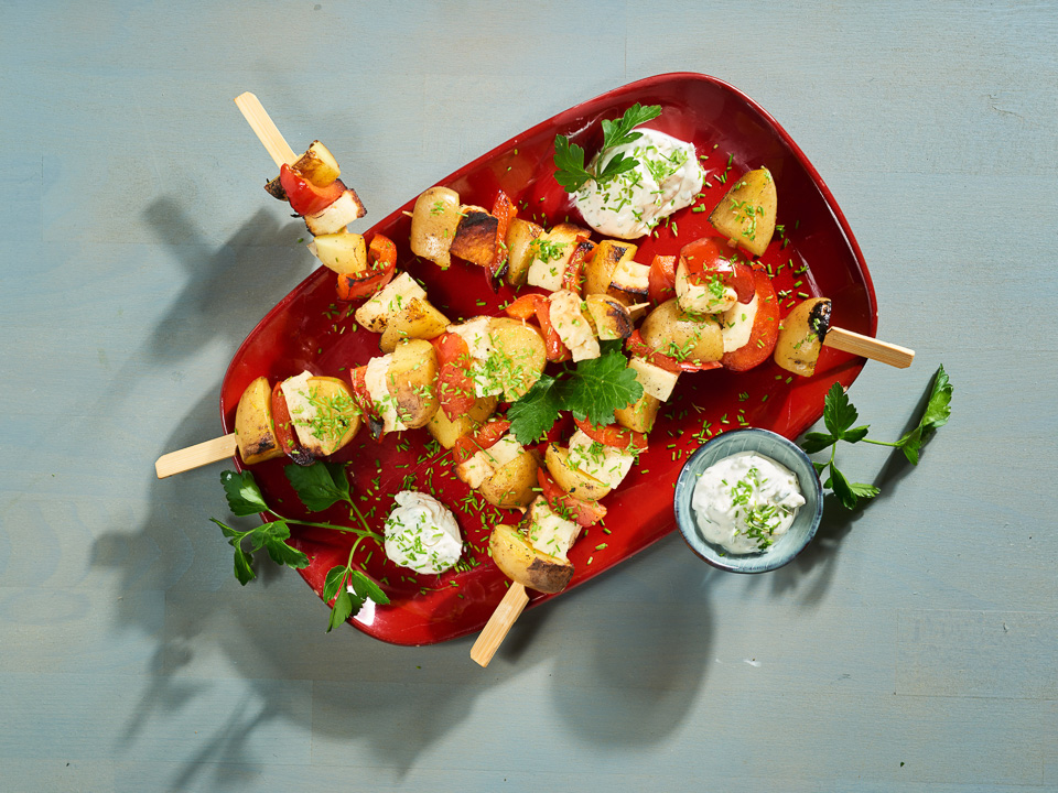 Bild zum Rezept: Frühkartoffelspieße mit Paprika und Halloumi