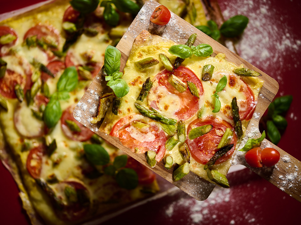 Bild zum Rezept: Tomaten-Spargel-Pizza