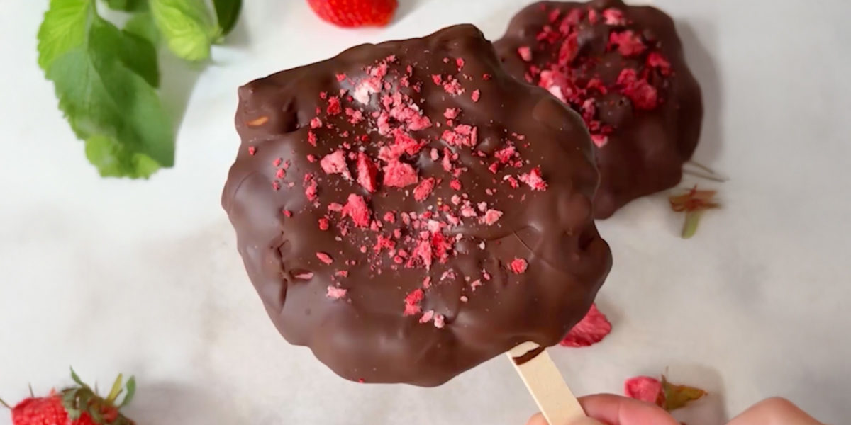 Bild zum Rezept: Erdbeer-Cluster-Eis am Stiel