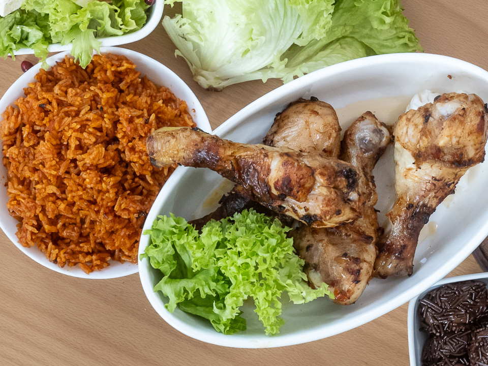 Bild zum Rezept: Jollof Rice (Tomatenreis mit Hähnchenschenkeln)