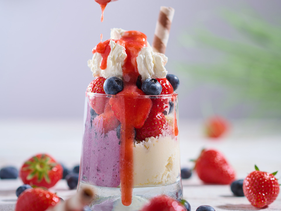 Bild zum Rezept: Erdbeer-Heidelbeer-Becher