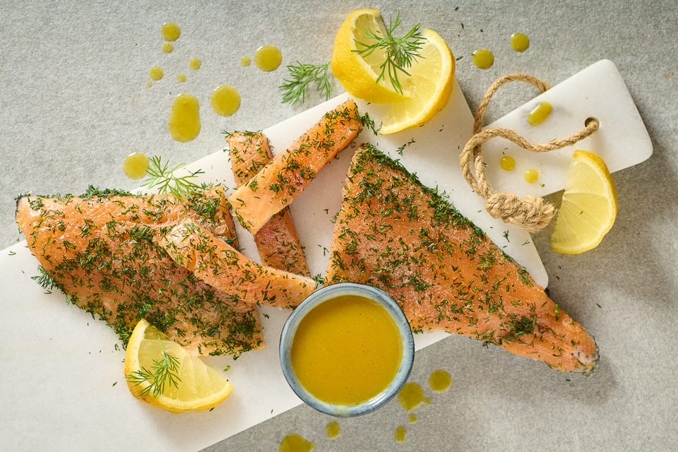 Bild zum Rezept: Gebeizte Lachsforelle mit Honig-Senf-Dressing