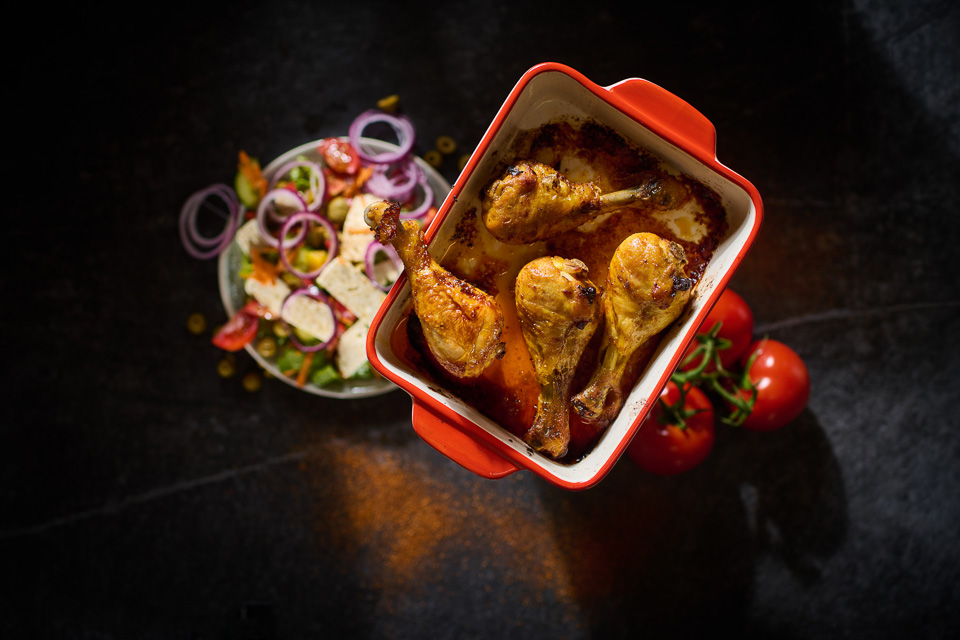 Bild zum Rezept: Drumsticks mit buntem Salat