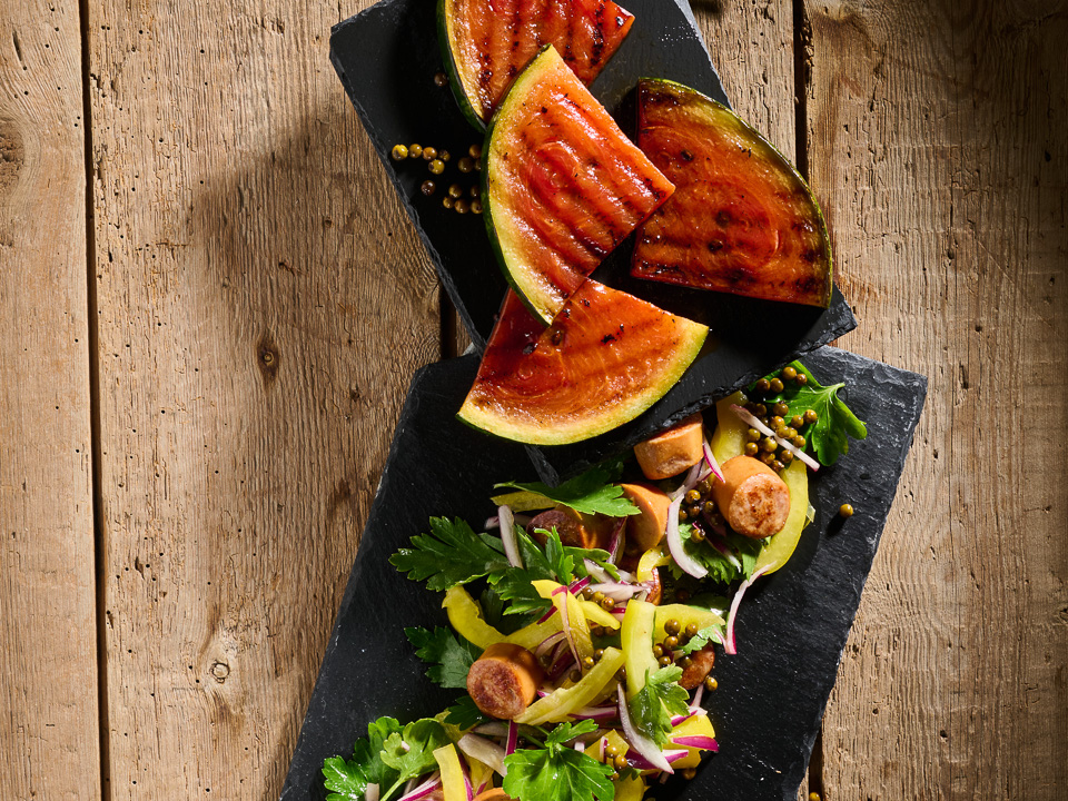 Bild zum Rezept: Wurstsalat mit gegrillter Wassermelone