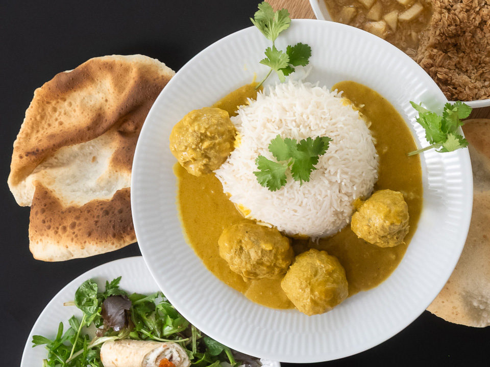 Bild zum Rezept: Boller i karry (Fleischbällchen in Currysoße)