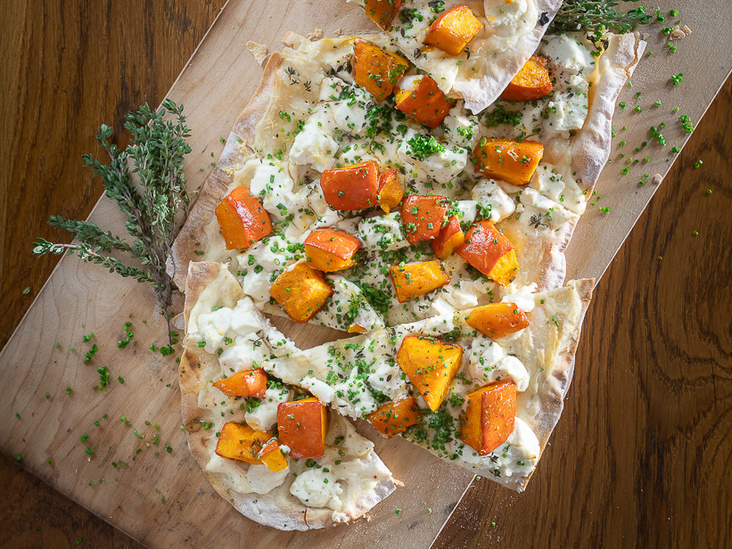 Bild zum Rezept: Flammkuchen mit Kürbis und Ziegenkäse