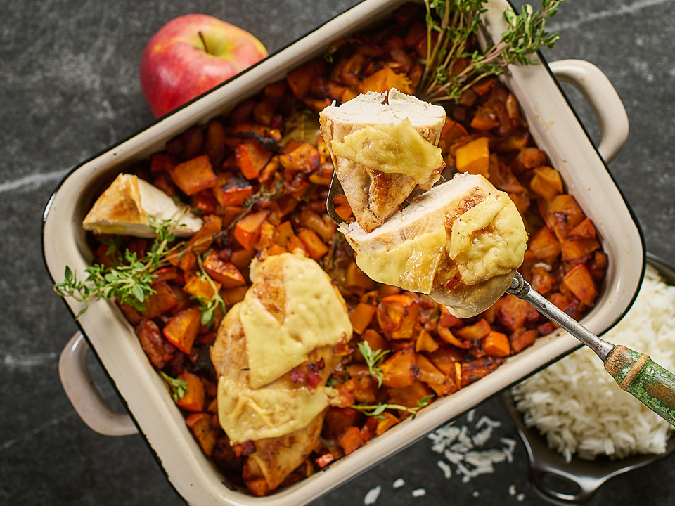 Bild zum Rezept: Hähnchenbrustfilets auf Apfel-Kürbis-Gemüse